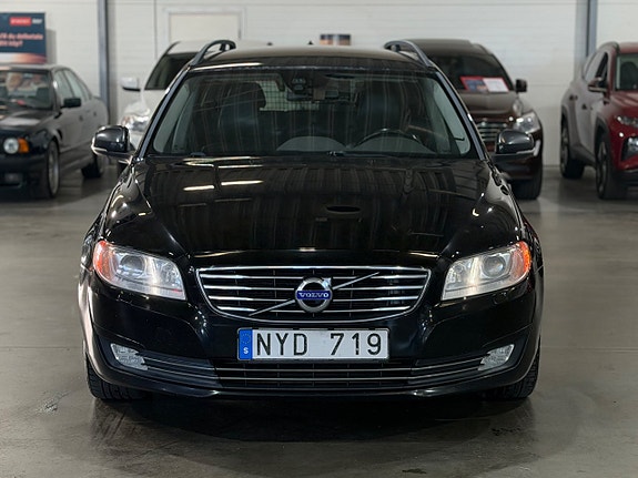 Volvo V70 3 of 27