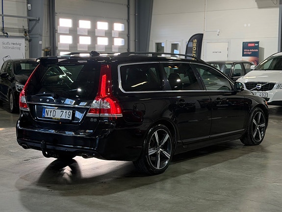 Volvo V70 2 of 27