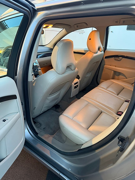 Volvo V70 9 of 14