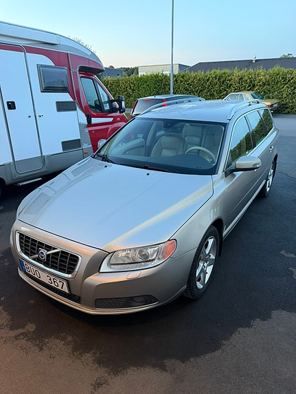 Volvo V70 2 of 14
