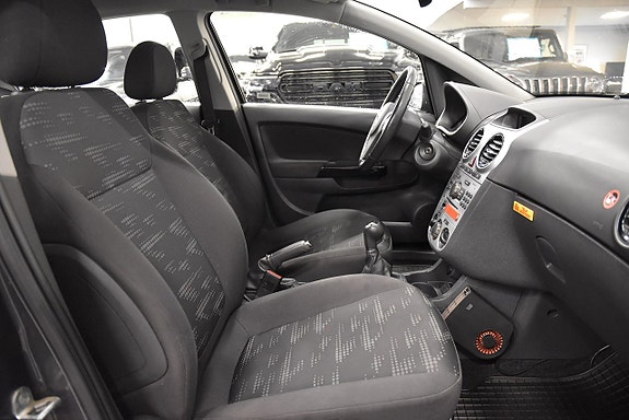 Opel Corsa 12 of 16