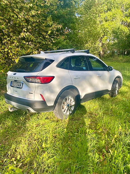 Ford Kuga 2 of 7