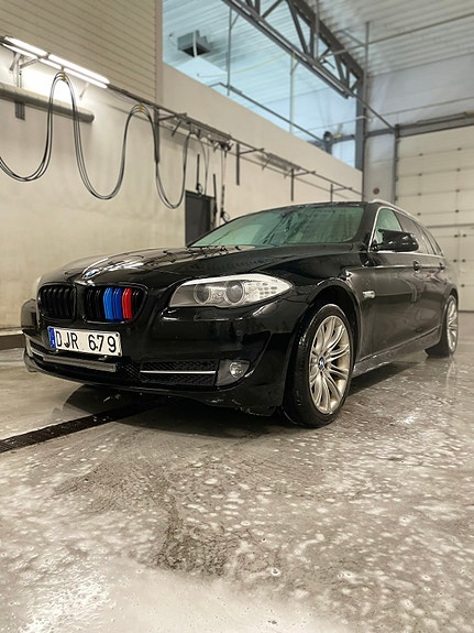 BMW 520d 2 of 4