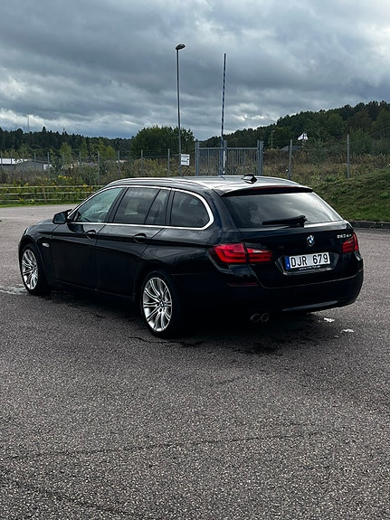 BMW 520d 3 of 4