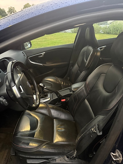 Volvo V40 3 of 7