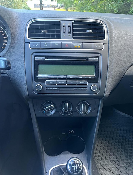 Volkswagen Polo 14 of 15