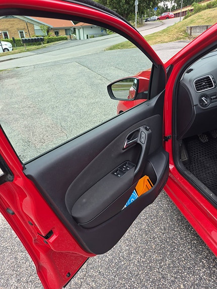 Volkswagen Polo 2 of 18