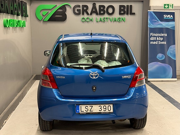 Toyota Yaris 8 of 19