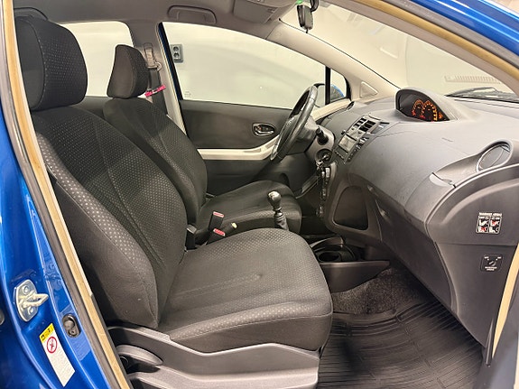 Toyota Yaris 10 of 19