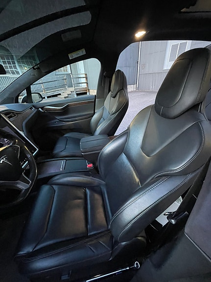 Tesla Model X 9 of 10