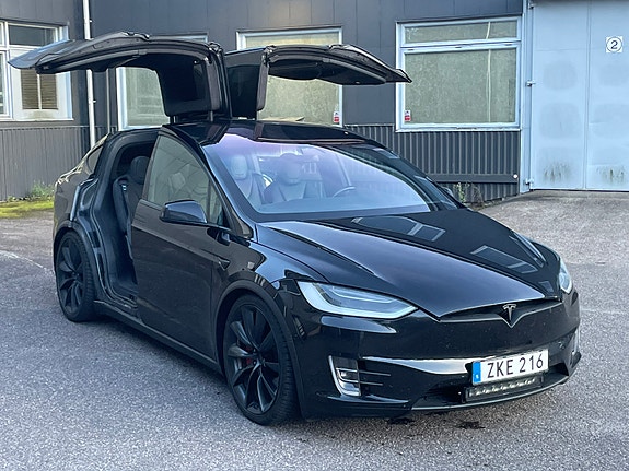 Tesla Model X 6 of 10