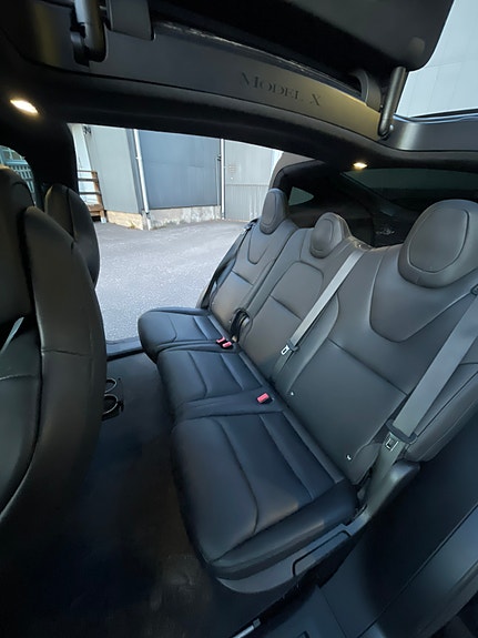 Tesla Model X 8 of 10