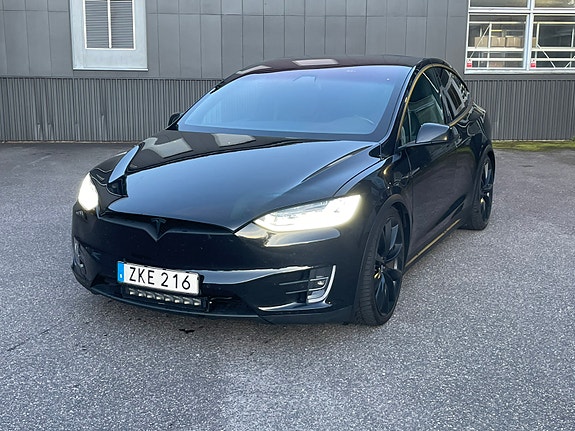Tesla Model X 4 of 10