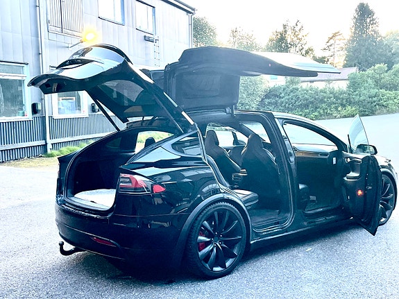 Tesla Model X 5 of 10