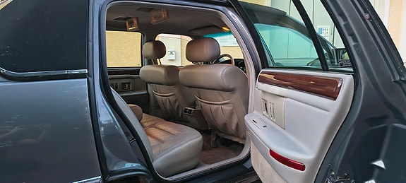 Cadillac Deville 7 of 14