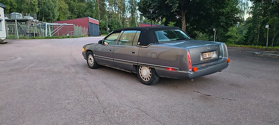 Cadillac Deville 2 of 14