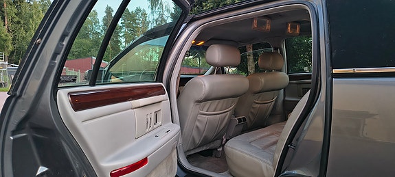 Cadillac Deville 6 of 14