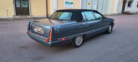 Cadillac Deville 3 of 14