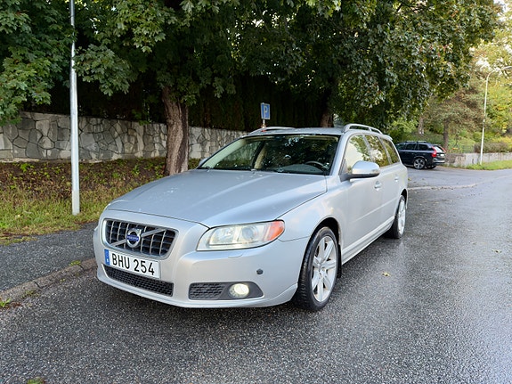 Volvo V70 2 of 27