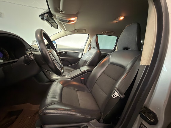 Volvo V70 11 of 27