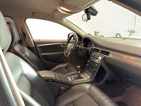 Volvo V70 18 of 27
