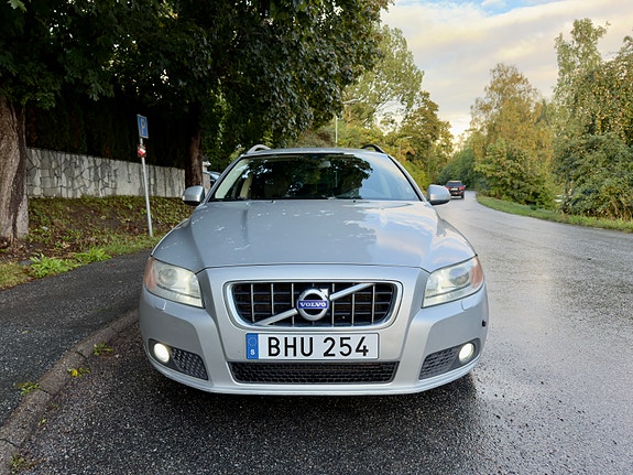 Volvo V70 3 of 27