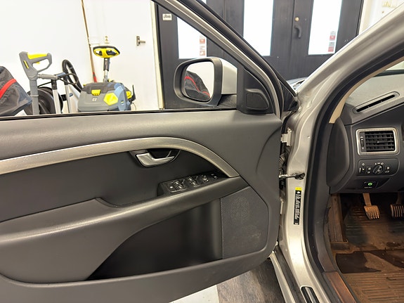 Volvo V70 19 of 27
