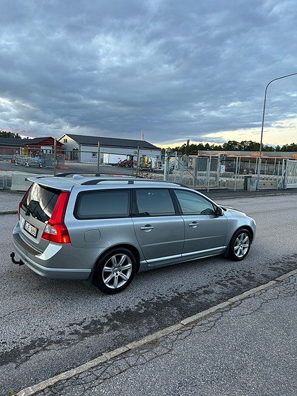 Volvo V70 3 of 14