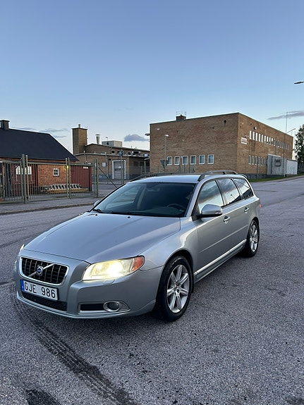 Volvo V70 9 of 14