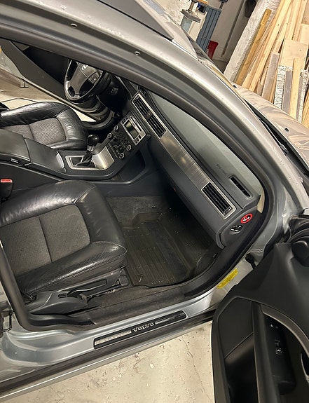 Volvo V70 12 of 14