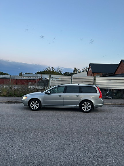 Volvo V70 8 of 14