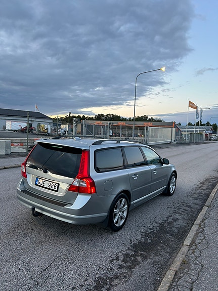 Volvo V70 4 of 14