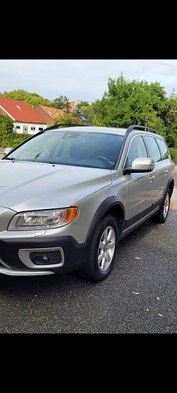 Volvo XC70 2 of 8