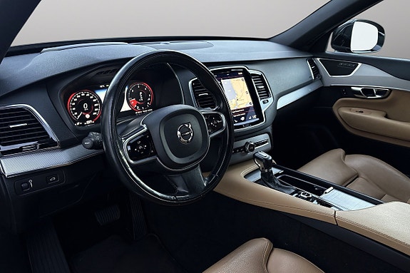 Volvo XC90 11 of 30