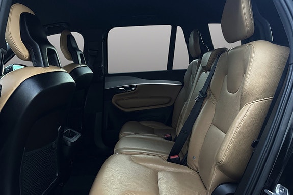 Volvo XC90 13 of 30