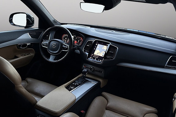 Volvo XC90 12 of 30