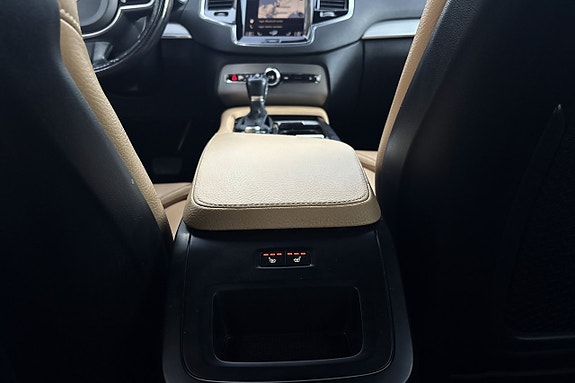 Volvo XC90 16 of 30
