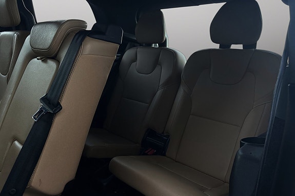 Volvo XC90 14 of 30