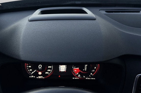 Volvo XC90 30 of 30