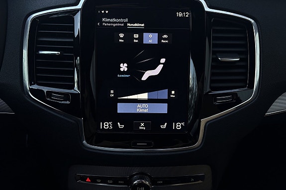 Volvo XC90 24 of 30