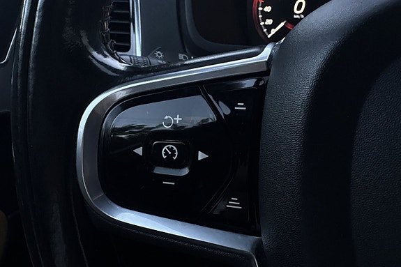 Volvo XC90 18 of 30