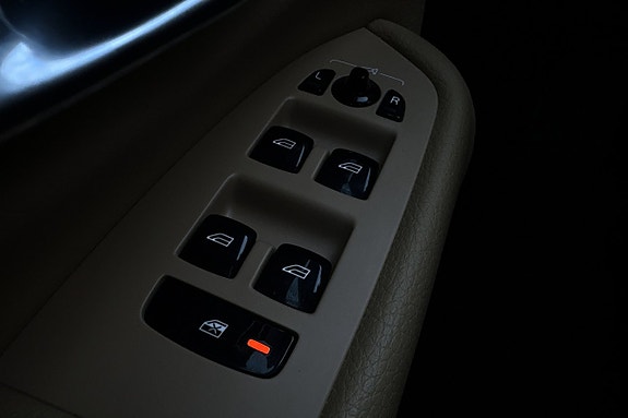 Volvo XC90 26 of 30