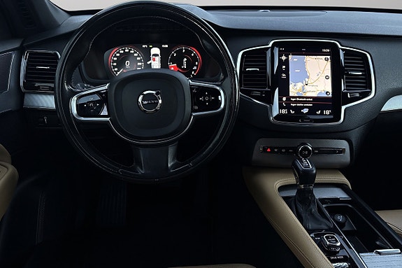 Volvo XC90 17 of 30