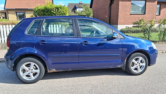 Volkswagen Polo 2 of 6