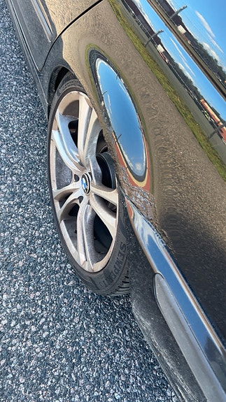 BMW 320i 3 of 11