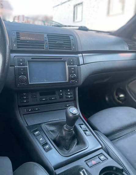 BMW 320i 11 of 11
