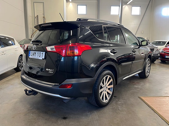 Toyota RAV4 5 of 9