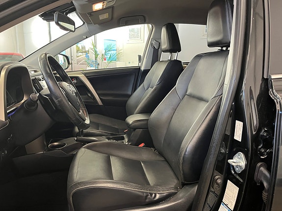 Toyota RAV4 7 of 9