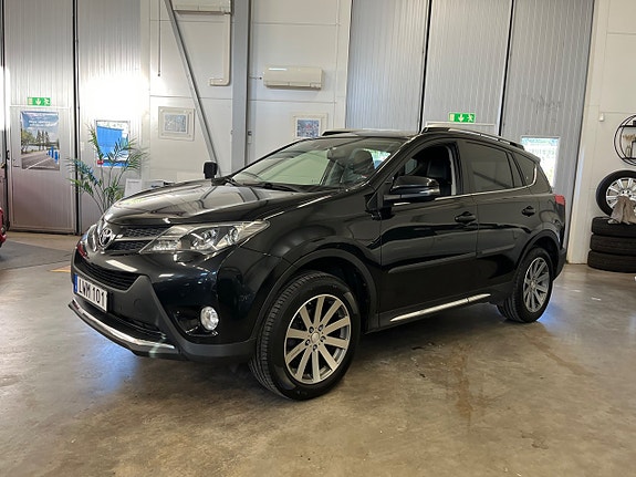 Toyota RAV4 2 of 9