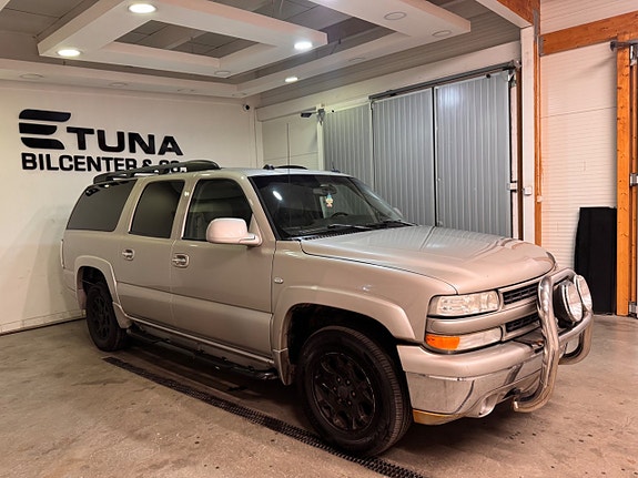 Chevrolet Suburban 3 of 25